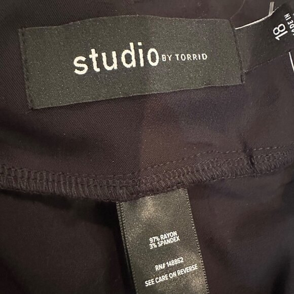 Torrid Womens Wide Waist Stretch Challis High Rise Shorts Deep Black Size 18 - Picture 8 of 9